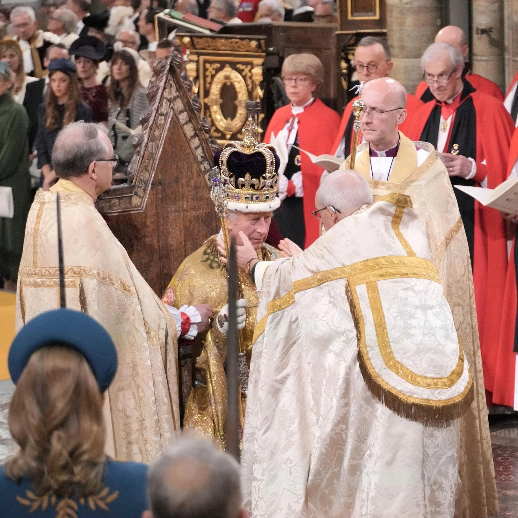 Le roi Charles III est couronné